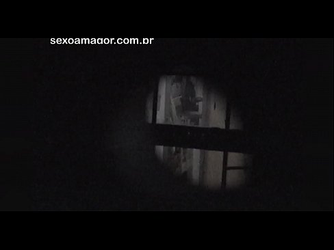 ❤️ Blondie viene segretamente filmato da un voyeur del quartiere nascosto dietro mattoni cavi ️ Video di sessoal it.4k-porno.ru ️❤