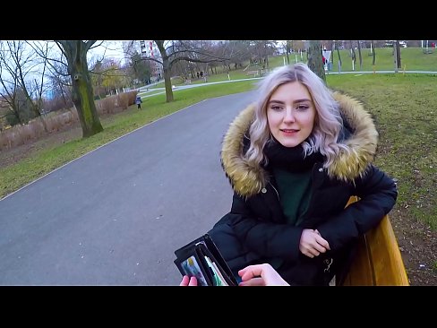 ❤️ Ingoia la sborra calda di uno sconosciuto per soldi - pompino nel parco di Eva Elfie ️ Video di sessoal it.4k-porno.ru ️❤